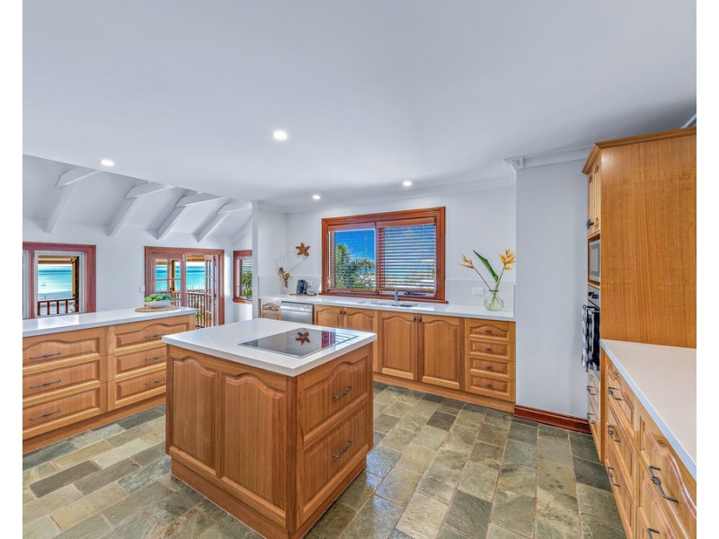 16 Kara Crescent, Airlie Beach QLD 4802