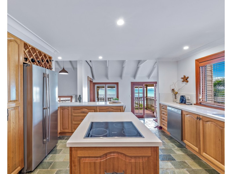 16 Kara Crescent, Airlie Beach QLD 4802