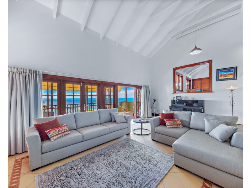 16 Kara Crescent, Airlie Beach QLD 4802