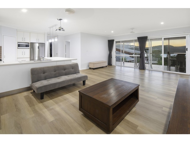 6 Illawong Street, Cannonvale QLD 4802