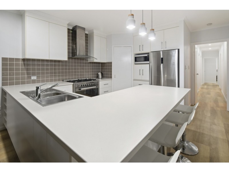 6 Illawong Street, Cannonvale QLD 4802