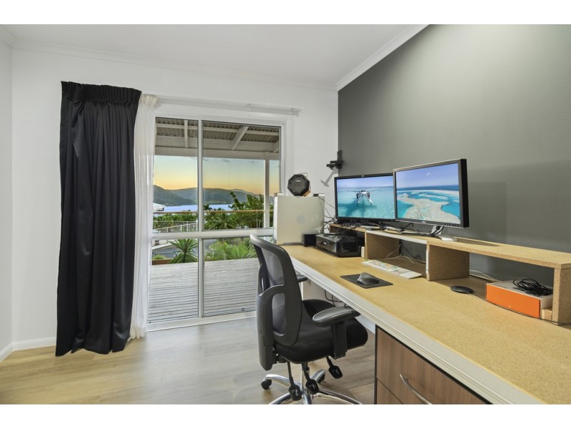 6 Illawong Street, Cannonvale QLD 4802