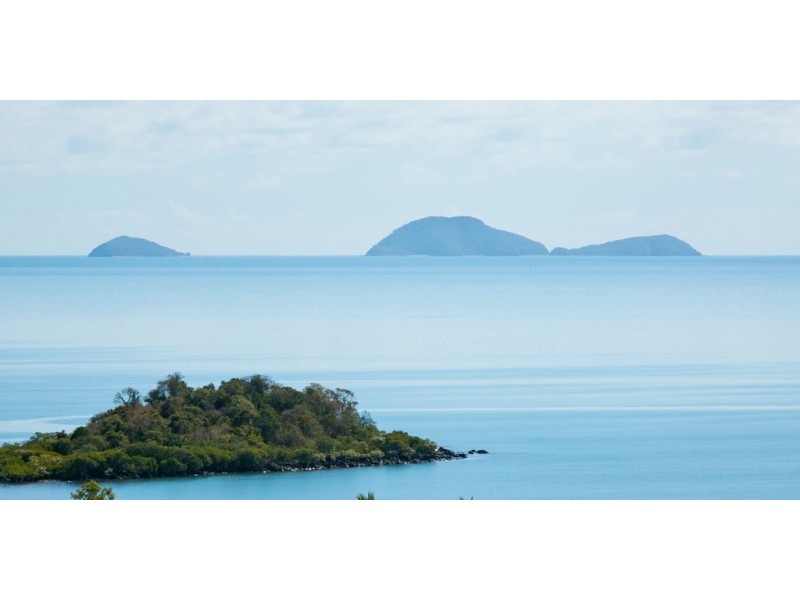 6 Illawong Street, Cannonvale QLD 4802