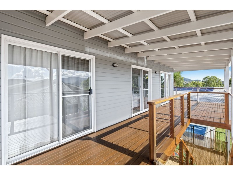 6 Illawong Street, Cannonvale QLD 4802