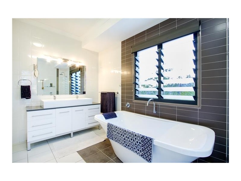 16 Wills Court, Cannonvale QLD 4802