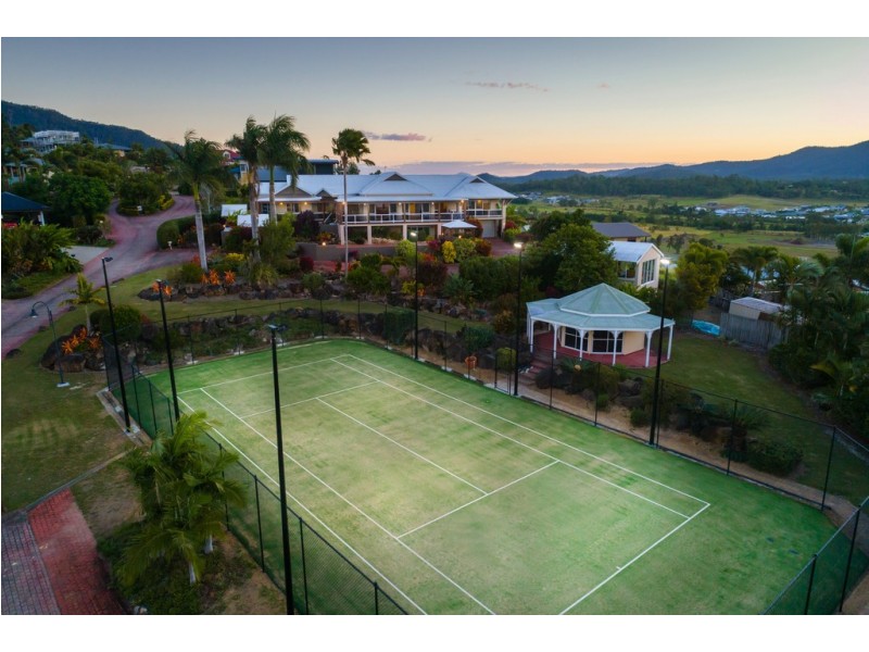 1/14 Hamilton Avenue, Cannonvale QLD 4802