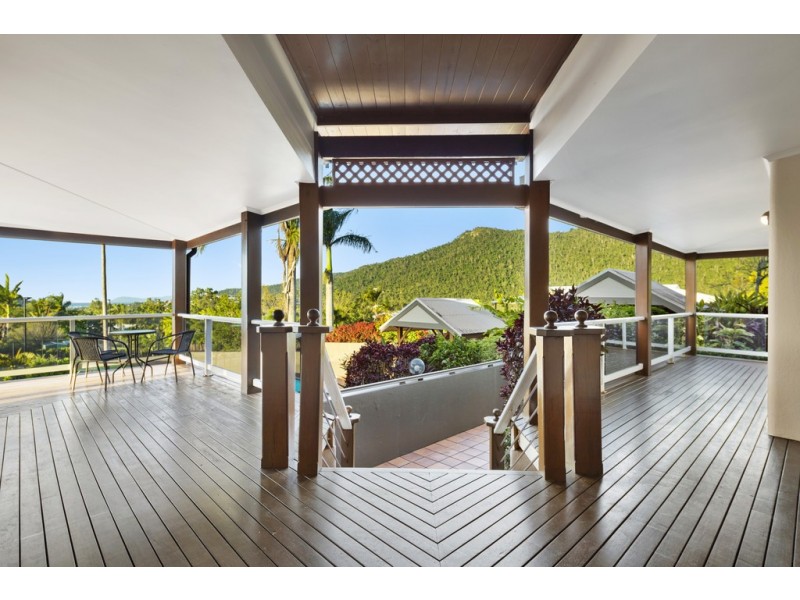 1/14 Hamilton Avenue, Cannonvale QLD 4802