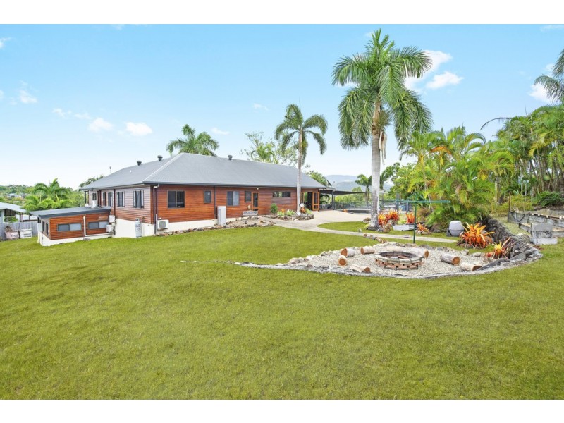 5 Linscot Close, Cannonvale QLD 4802