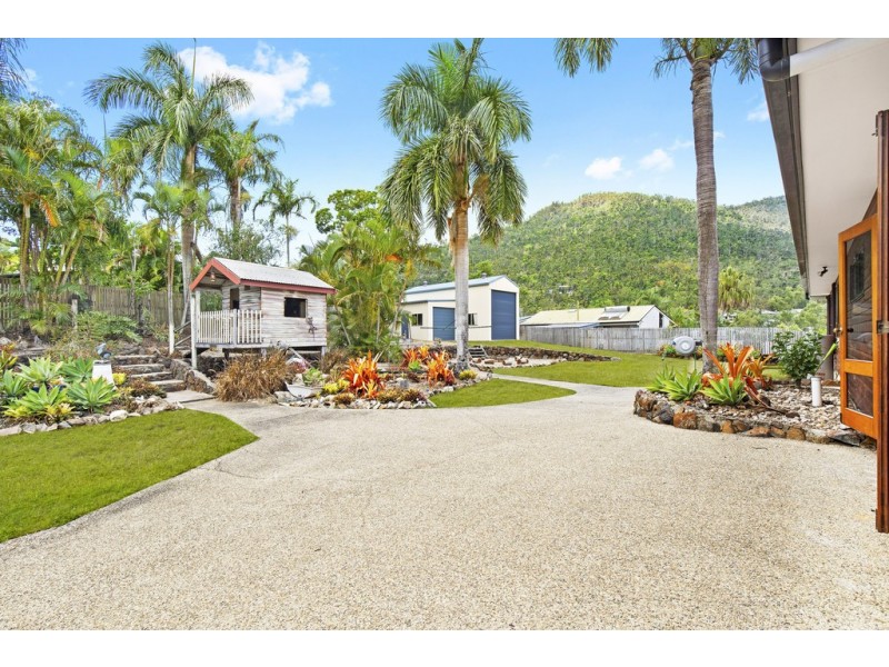 5 Linscot Close, Cannonvale QLD 4802