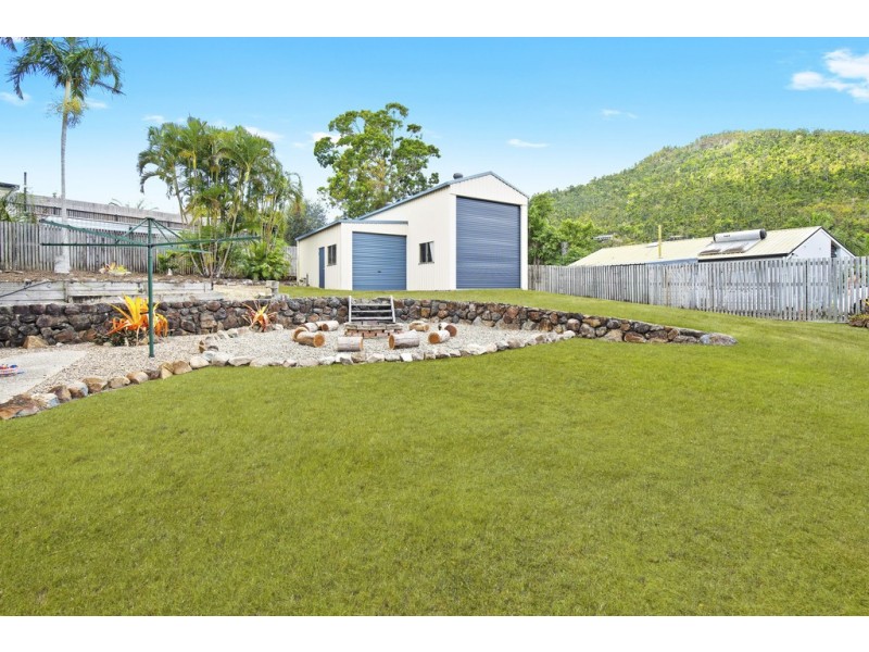 5 Linscot Close, Cannonvale QLD 4802