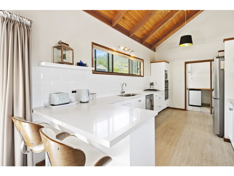 5 Linscot Close, Cannonvale QLD 4802