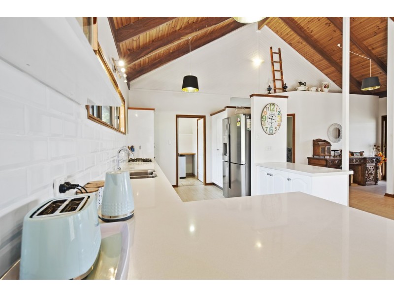 5 Linscot Close, Cannonvale QLD 4802