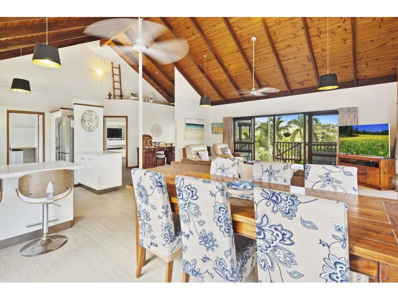 5 Linscot Close, Cannonvale QLD 4802