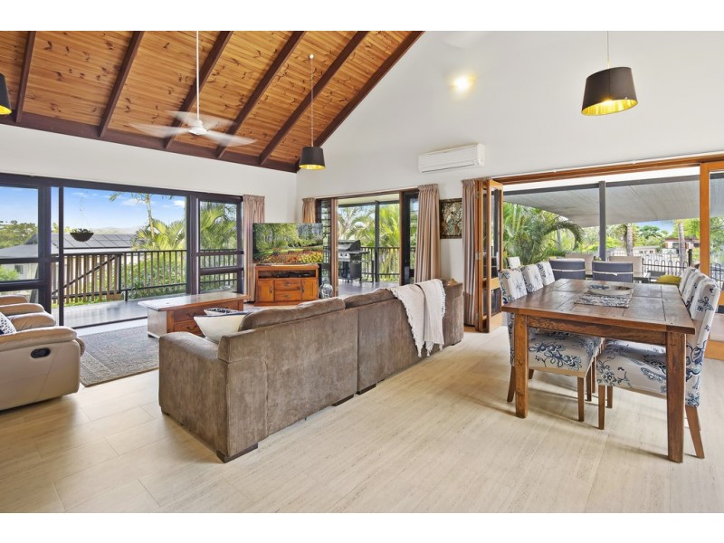 5 Linscot Close, Cannonvale QLD 4802