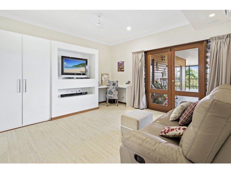 5 Linscot Close, Cannonvale QLD 4802