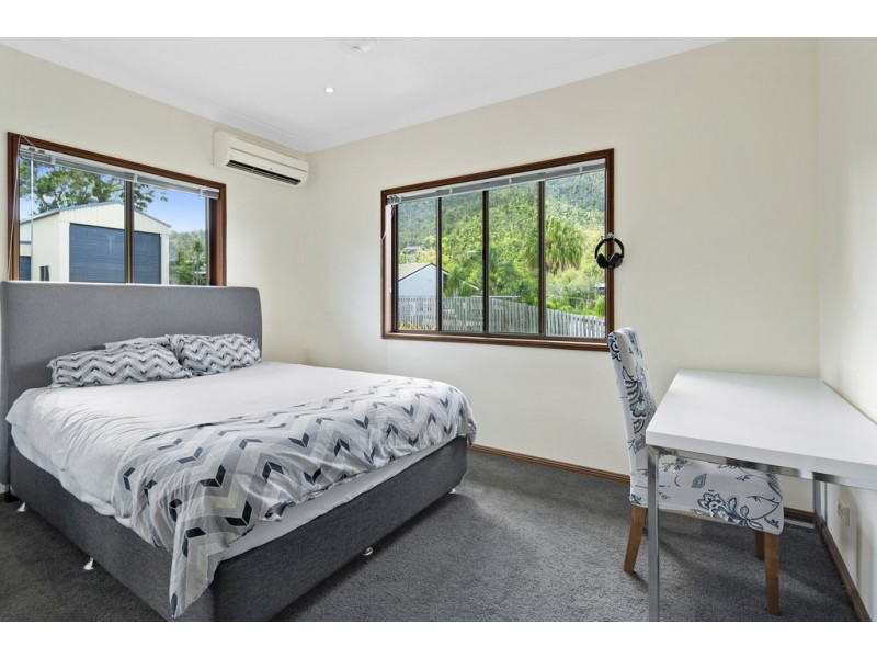 5 Linscot Close, Cannonvale QLD 4802