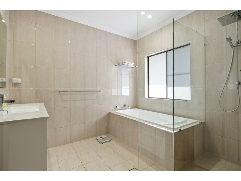 5 Linscot Close, Cannonvale QLD 4802