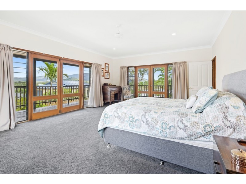 5 Linscot Close, Cannonvale QLD 4802