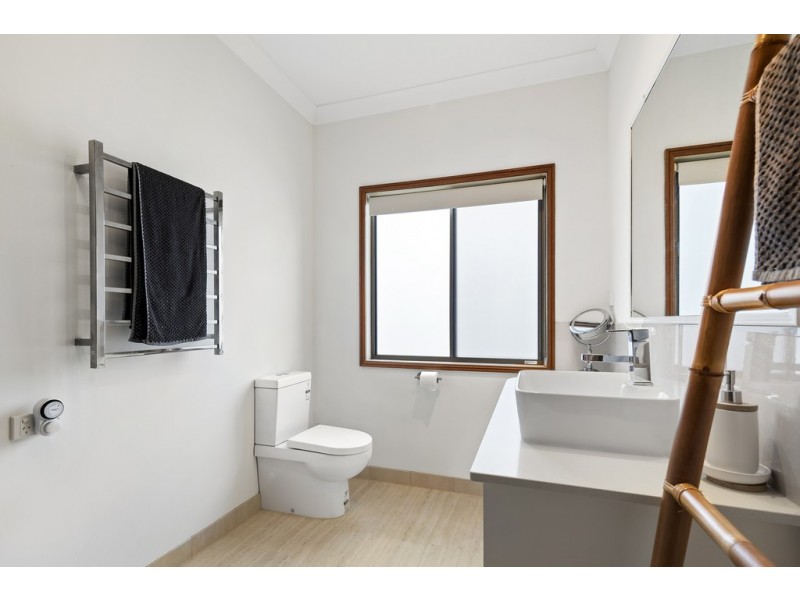 5 Linscot Close, Cannonvale QLD 4802