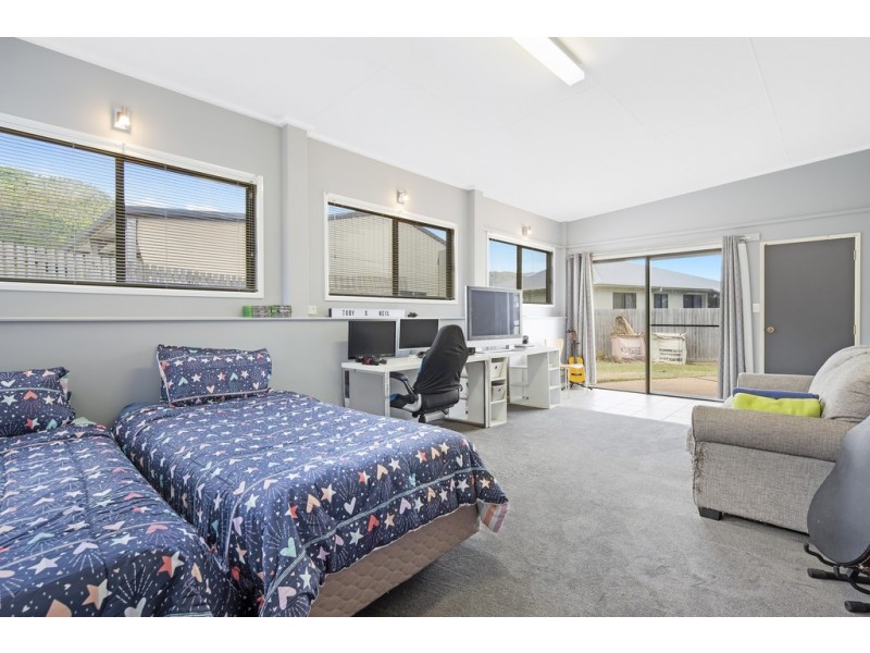 5 Linscot Close, Cannonvale QLD 4802