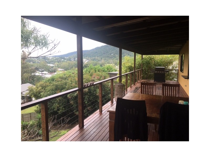 7 Daydream Court, Cannonvale QLD 4802