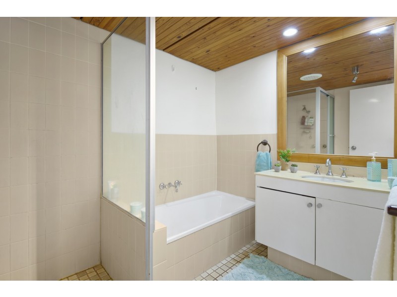 106/2 Eshelby Drive, Cannonvale QLD 4802