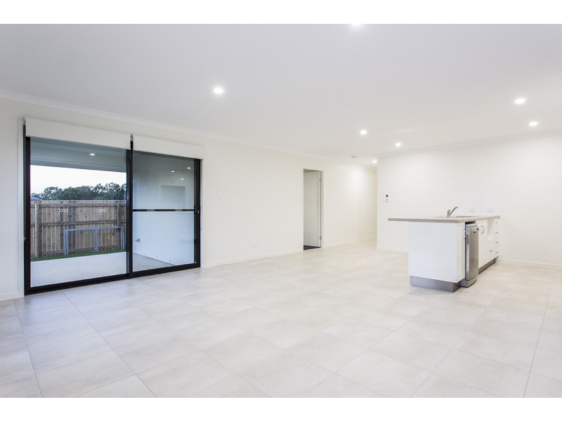 18 Trader Crescent, Cannonvale QLD 4802