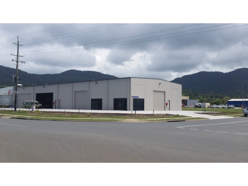 2/1 Myer Lasky Drive, Cannonvale QLD 4802