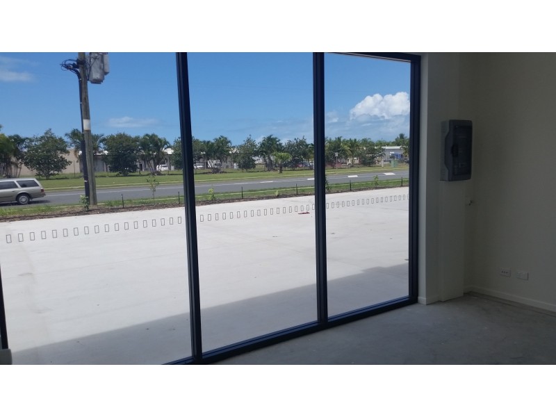 2/1 Myer Lasky Drive, Cannonvale QLD 4802