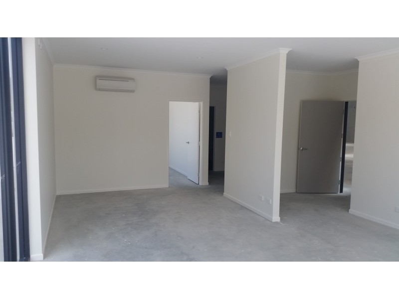 2/1 Myer Lasky Drive, Cannonvale QLD 4802