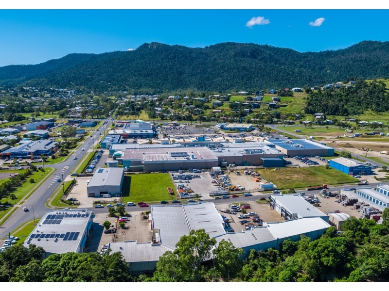 2/8 Myer Lasky Drive, Cannonvale QLD 4802