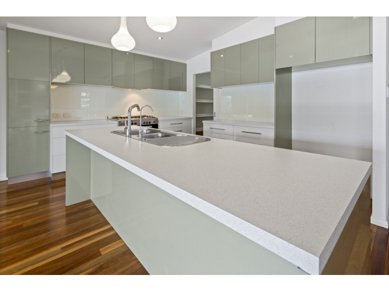 2/44 Eshelby Drive, Cannonvale QLD 4802