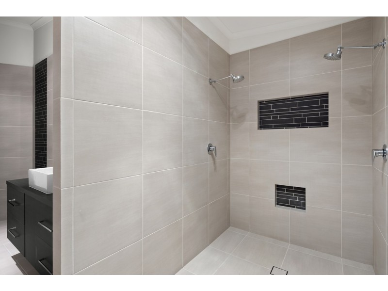 2/44 Eshelby Drive, Cannonvale QLD 4802