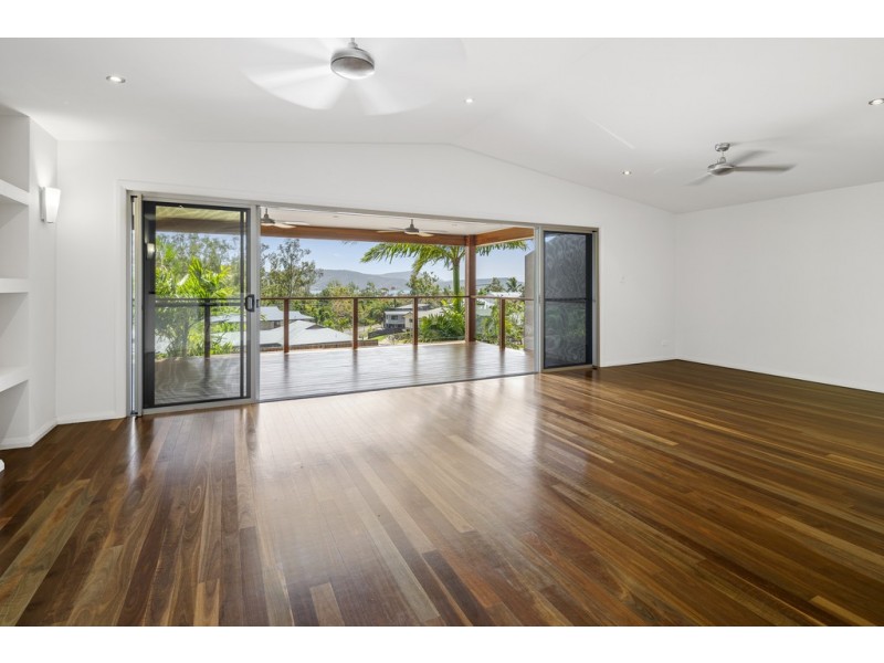 2/44 Eshelby Drive, Cannonvale QLD 4802