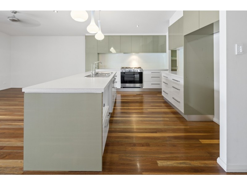 2/44 Eshelby Drive, Cannonvale QLD 4802