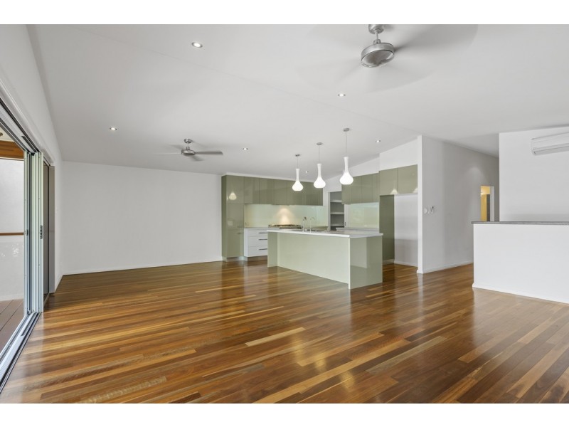 2/44 Eshelby Drive, Cannonvale QLD 4802