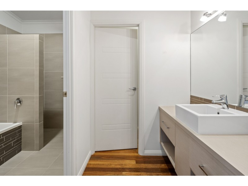 2/44 Eshelby Drive, Cannonvale QLD 4802