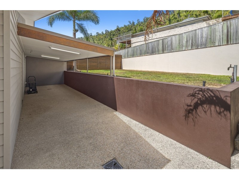 2/44 Eshelby Drive, Cannonvale QLD 4802