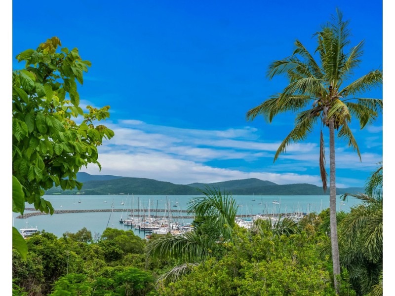 14 Summit Avenue, Airlie Beach QLD 4802