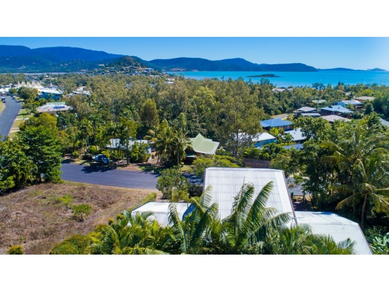 38 Eshelby Drive, Cannonvale QLD 4802