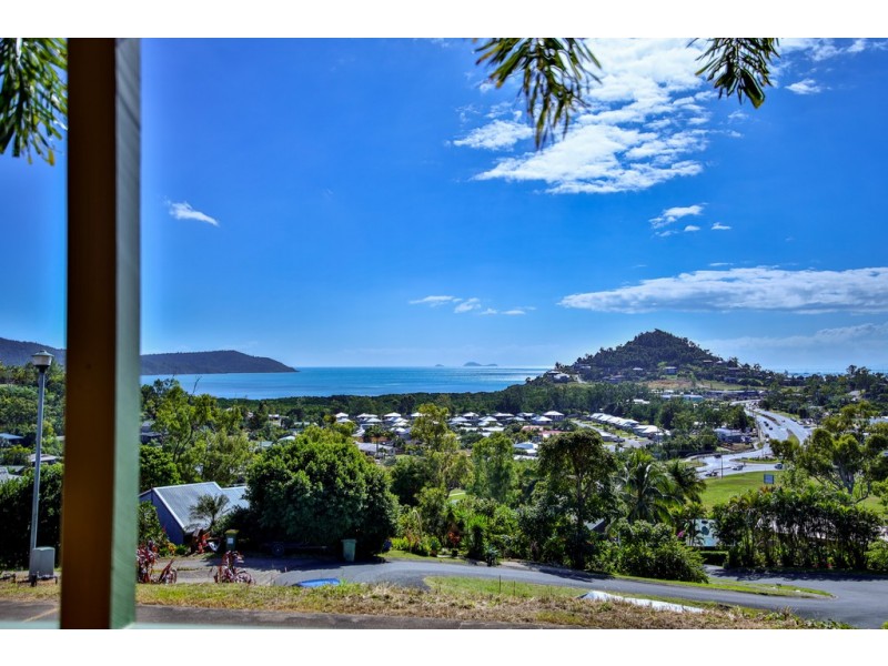 5 Katoota Court, Cannonvale QLD 4802