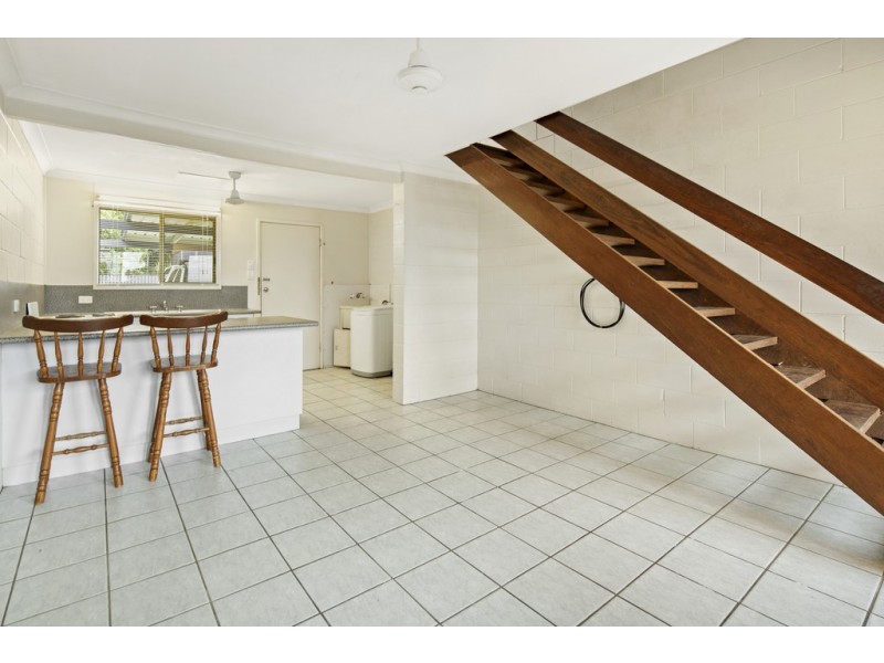 2/9 Salmon Street, Cannonvale QLD 4802