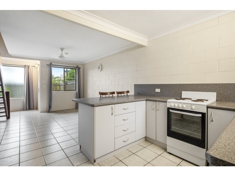 2/9 Salmon Street, Cannonvale QLD 4802