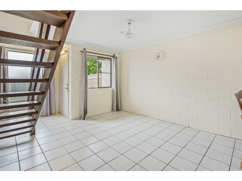 2/9 Salmon Street, Cannonvale QLD 4802