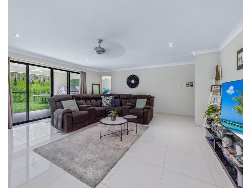 27 Endeavour Circuit, Cannonvale QLD 4802