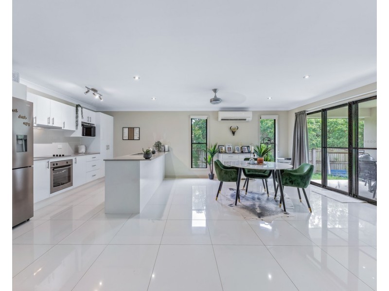 27 Endeavour Circuit, Cannonvale QLD 4802