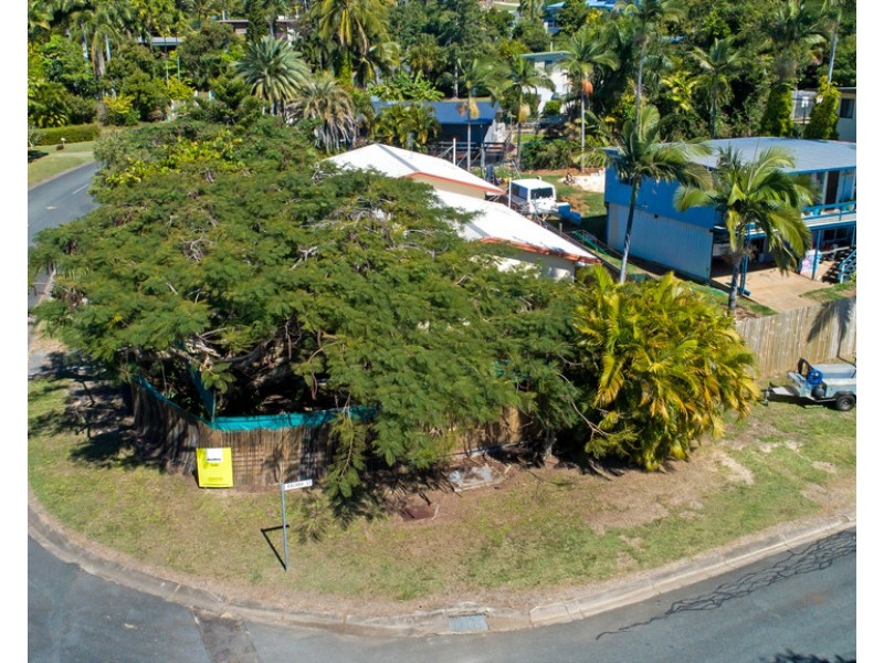 6 Manooka Drive, Cannonvale QLD 4802