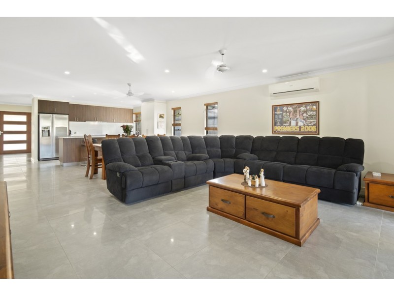 5 Grevillea Place, Cannonvale QLD 4802