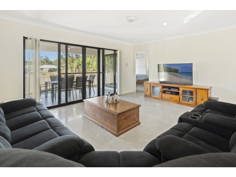 5 Grevillea Place, Cannonvale QLD 4802