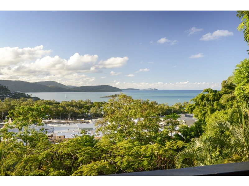 5 Woodwark Crescent, Cannonvale QLD 4802